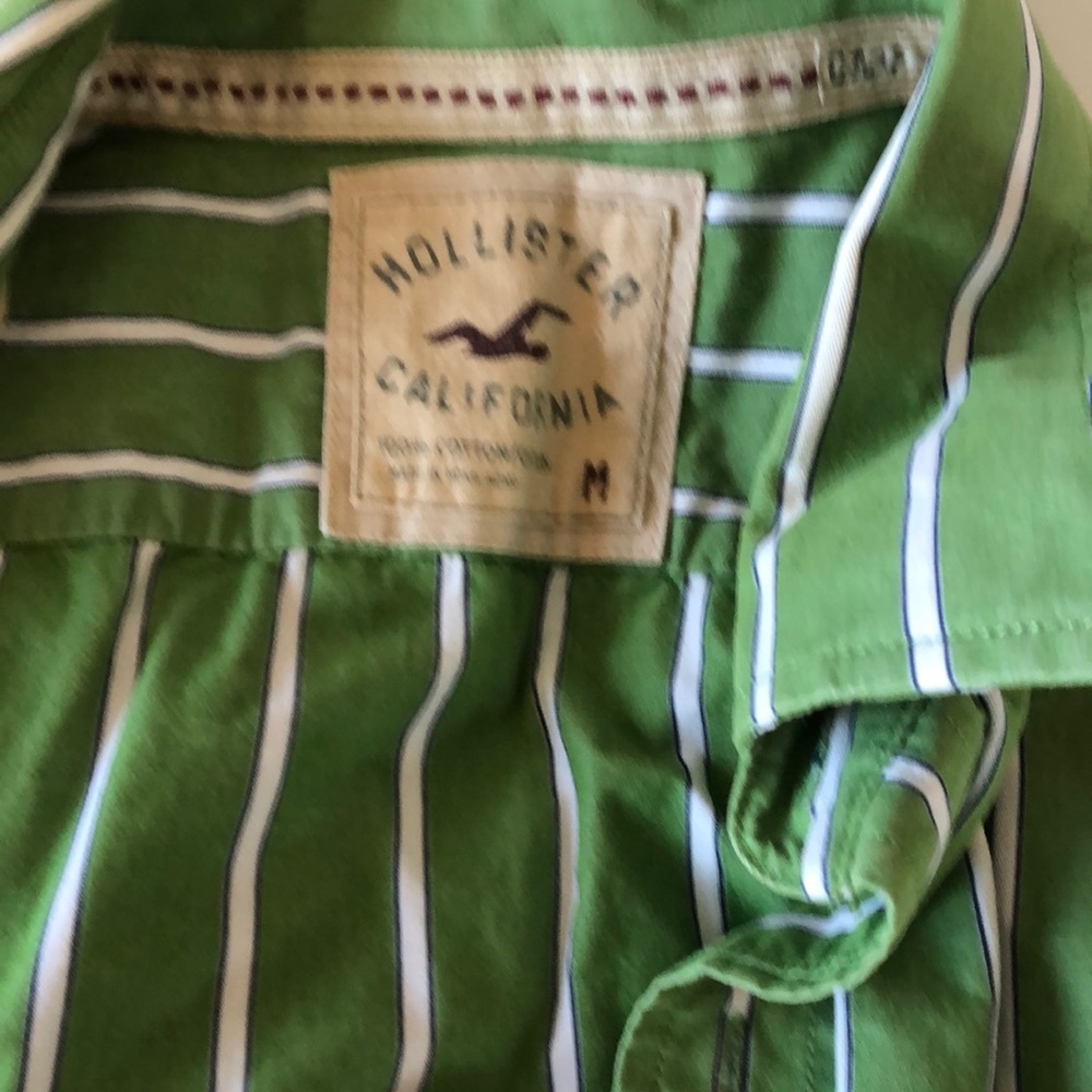 Green Hollister ☘️shirt - Picture 2 of 6